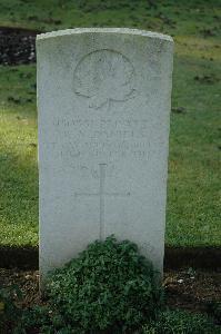 Louez Military Cemetery Duisans - Daniels, W N