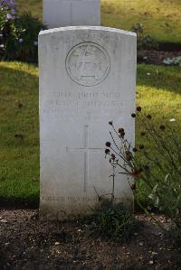 Louez Military Cemetery Duisans - Dungate, Wright