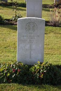 Louez Military Cemetery Duisans - Lees, Ritchie