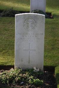 Louez Military Cemetery Duisans - Leslie, Alexander Milne