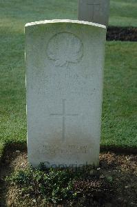 Louez Military Cemetery Duisans - Lynn, W H C
