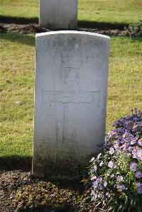 Louez Military Cemetery Duisans - Winter, George