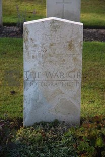 Louez Military Cemetery Duisans - Richter, Heiur