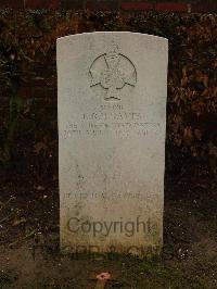 Marissel French National Cemetery - James, Richard Ridley Hastings