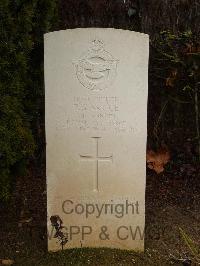 Marissel French National Cemetery - Skuce, Peter Grahame