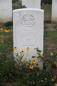 Noyon New British Cemetery - Barrow, C C S