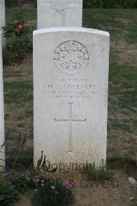 Noyon New British Cemetery - Cheevers, Thomas