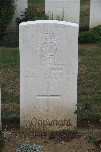 Noyon New British Cemetery - Gooder, A
