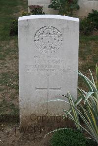 Noyon New British Cemetery - Gore, James