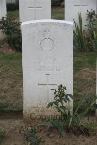 Noyon New British Cemetery - Hennessey, C