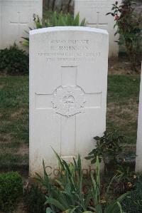 Noyon New British Cemetery - Johnson, R