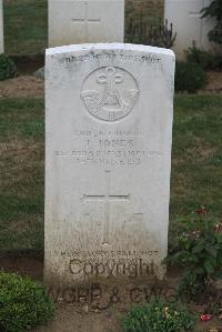 Noyon New British Cemetery - Jones, J