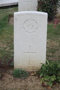 Noyon New British Cemetery - King, W C T