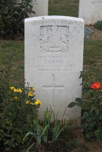 Noyon New British Cemetery - Lamb, C