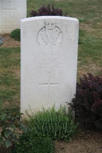 Noyon New British Cemetery - Madden, William Henry