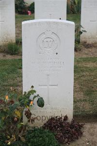 Noyon New British Cemetery - Marshall, W G