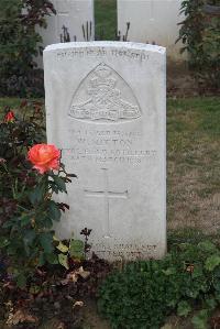 Noyon New British Cemetery - Mitton, Walter
