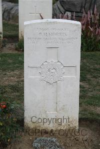 Noyon New British Cemetery - Morris, G H