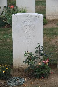Noyon New British Cemetery - Nixon, J