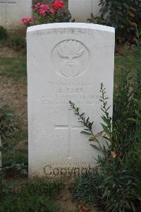 Noyon New British Cemetery - Parr, A