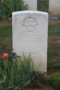 Noyon New British Cemetery - Passingham, J B