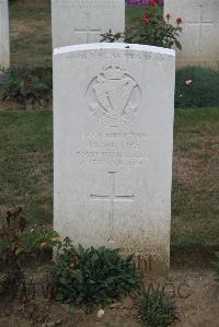 Noyon New British Cemetery - Phillips, J