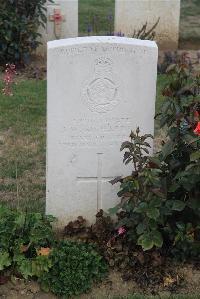 Noyon New British Cemetery - Richardson, J W