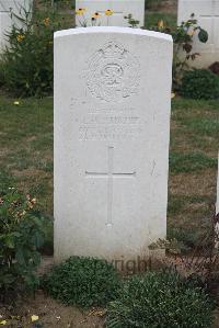 Noyon New British Cemetery - Ritchie, Leonard Albany