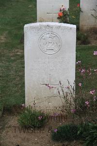 Noyon New British Cemetery - Roberts, Herbert Edwin Arthur