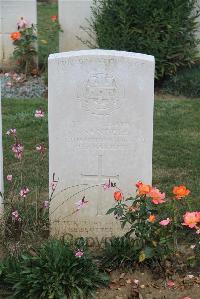 Noyon New British Cemetery - Sanders, W