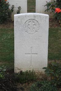 Noyon New British Cemetery - Stewart, G