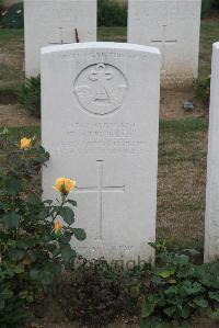 Noyon New British Cemetery - Strickley, W