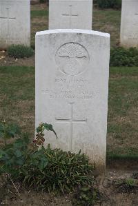 Noyon New British Cemetery - Tate, F