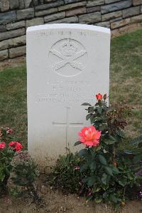 Noyon New British Cemetery - Tomlin, F
