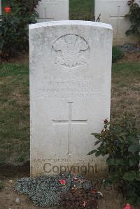 Noyon New British Cemetery - Tranter, W
