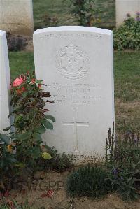 Noyon New British Cemetery - Turner, W