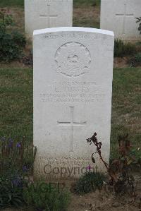 Noyon New British Cemetery - Turvey, E