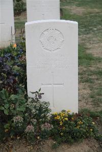 Noyon New British Cemetery - Wainwright, J