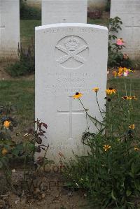 Noyon New British Cemetery - Woods, S