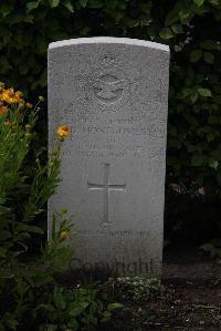 Oye-Plage Communal Cemetery - Montgomery, Cecil Robert