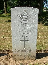 Ranville War Cemetery - Crosse, Geoffrey