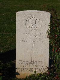 Ranville War Cemetery - Dodd, Leonard Douglas