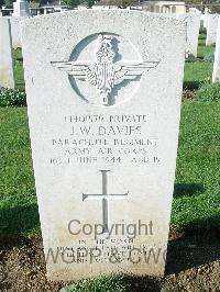 Ranville War Cemetery - Davies, John Walter