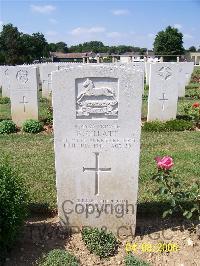 Ranville War Cemetery - Gillatt, Reginald