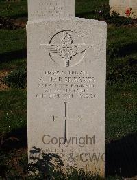 Ranville War Cemetery - Hargreaves, Arnold