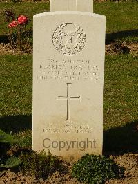 Ranville War Cemetery - Travers, Ralph Moore McDarmid